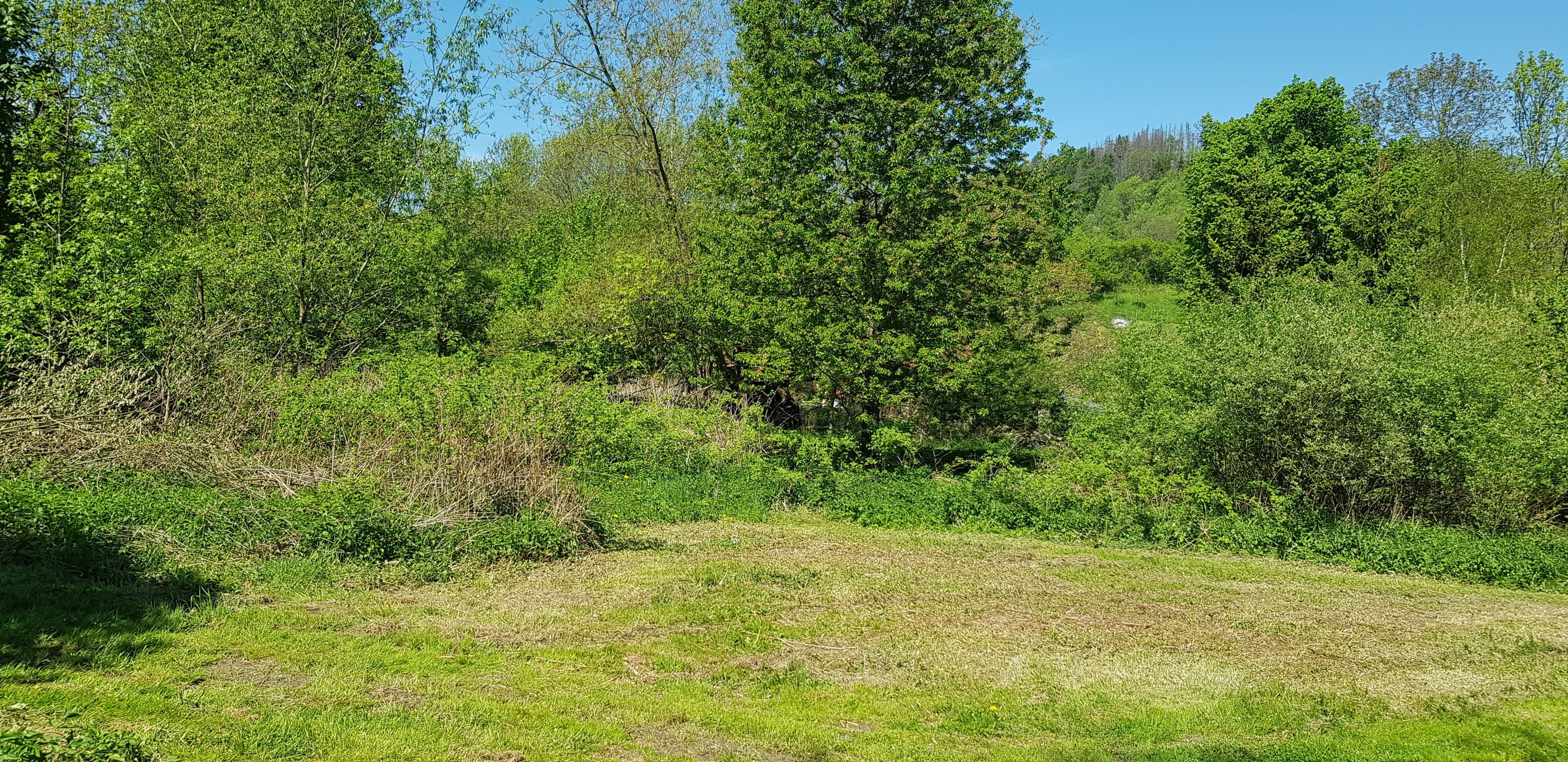 Pozemek Slunný pozemek pro váš tiny house v srdci klidné vesnice Blankartice!
