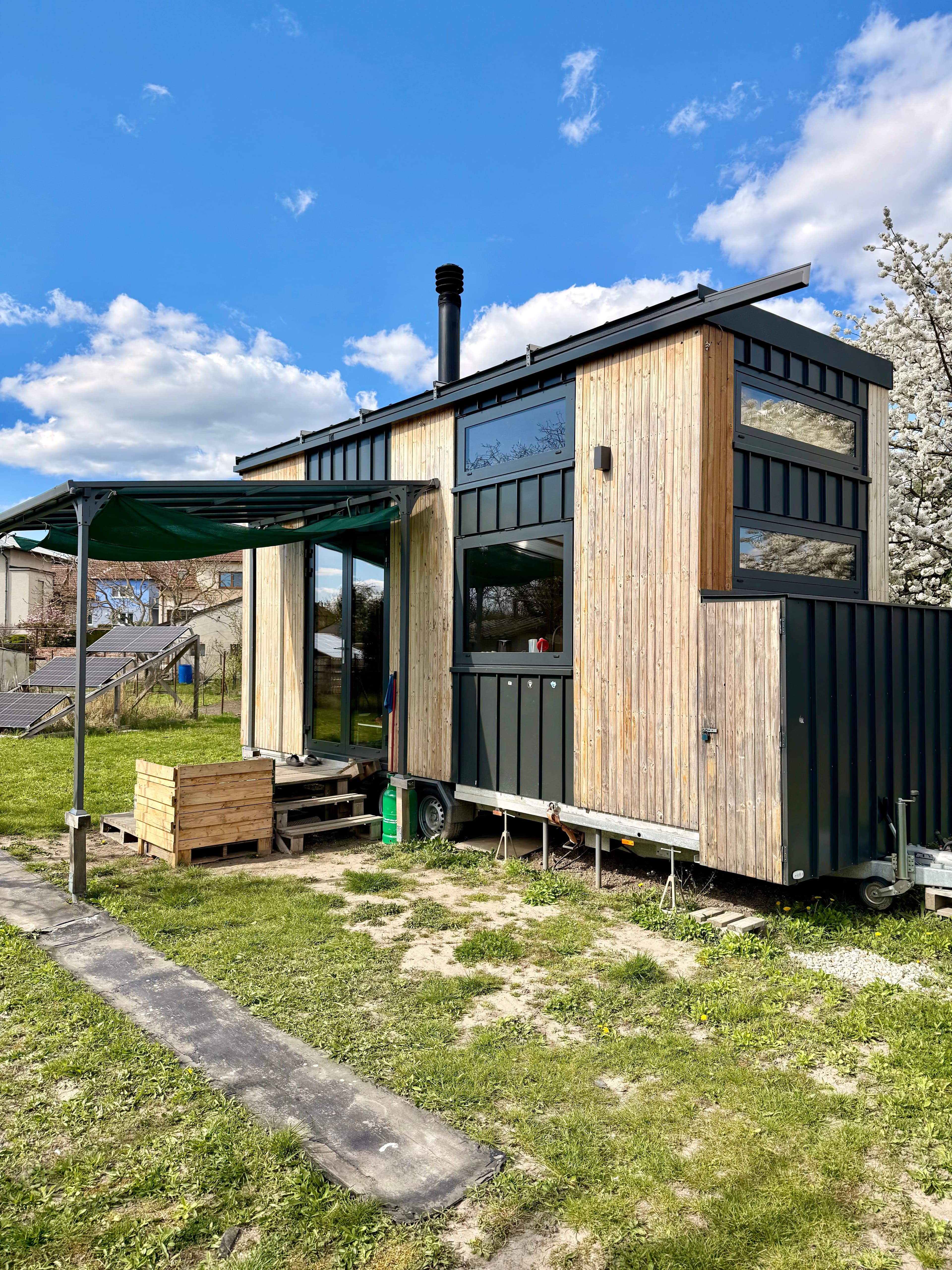 Plně vybavený mobilní dům s ostrovním systémem od Rolling Homes 30