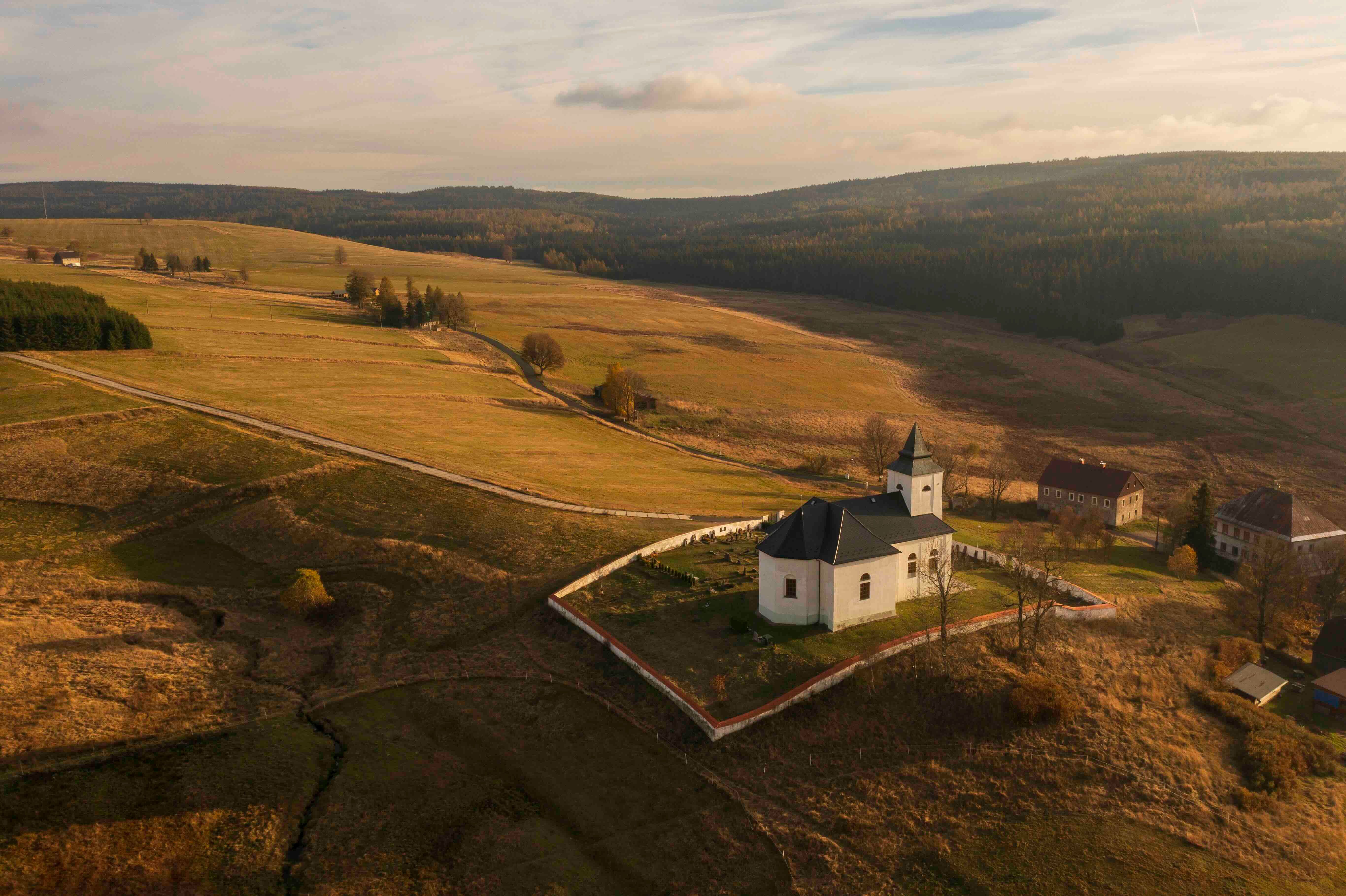 Pozemek 🌿 Pronájem souboru pozemku v malebné obci Kalek – brána do Krušných hor! 🌿
