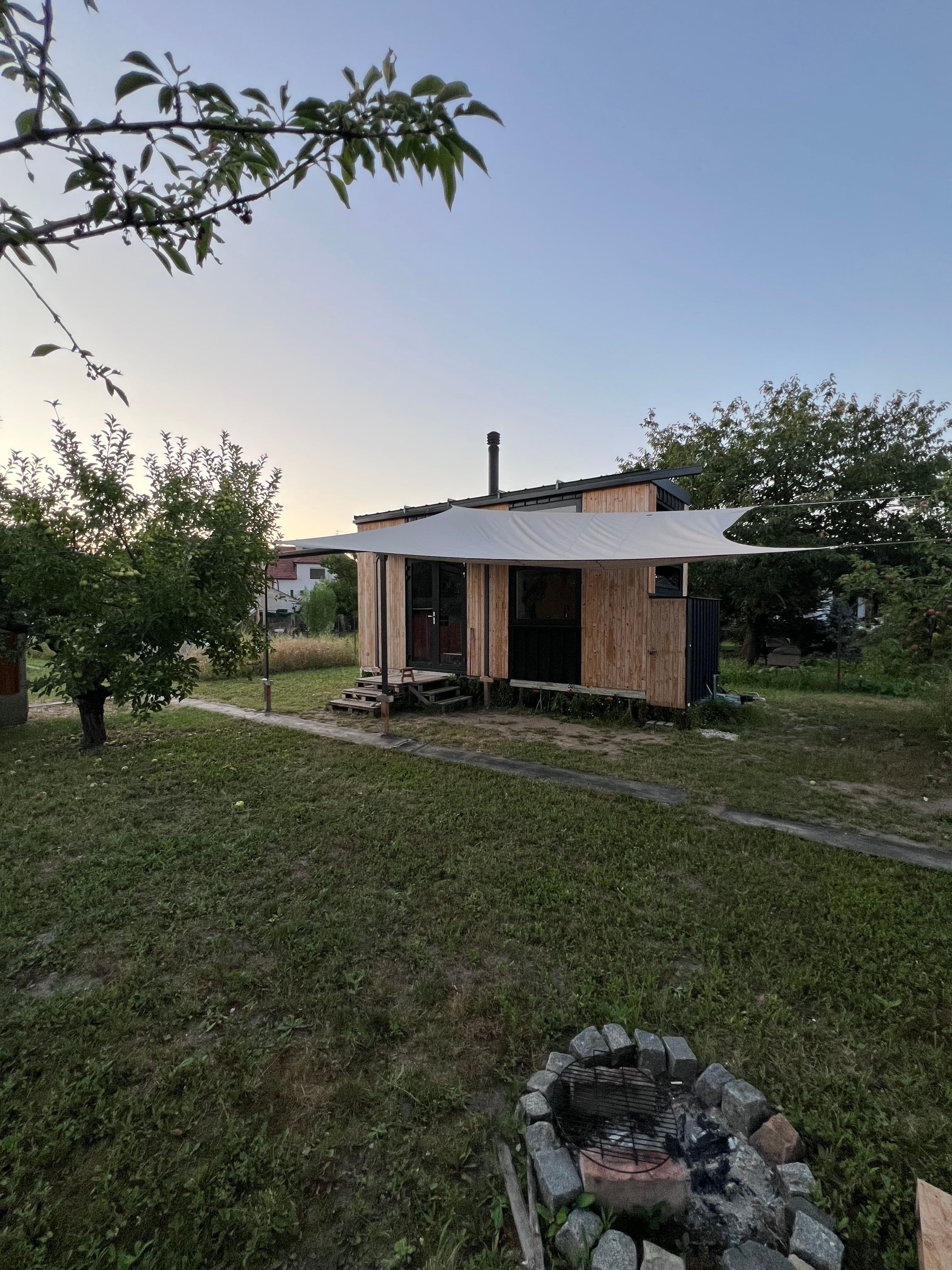 Plně vybavený mobilní dům s ostrovním systémem od Rolling Homes 18