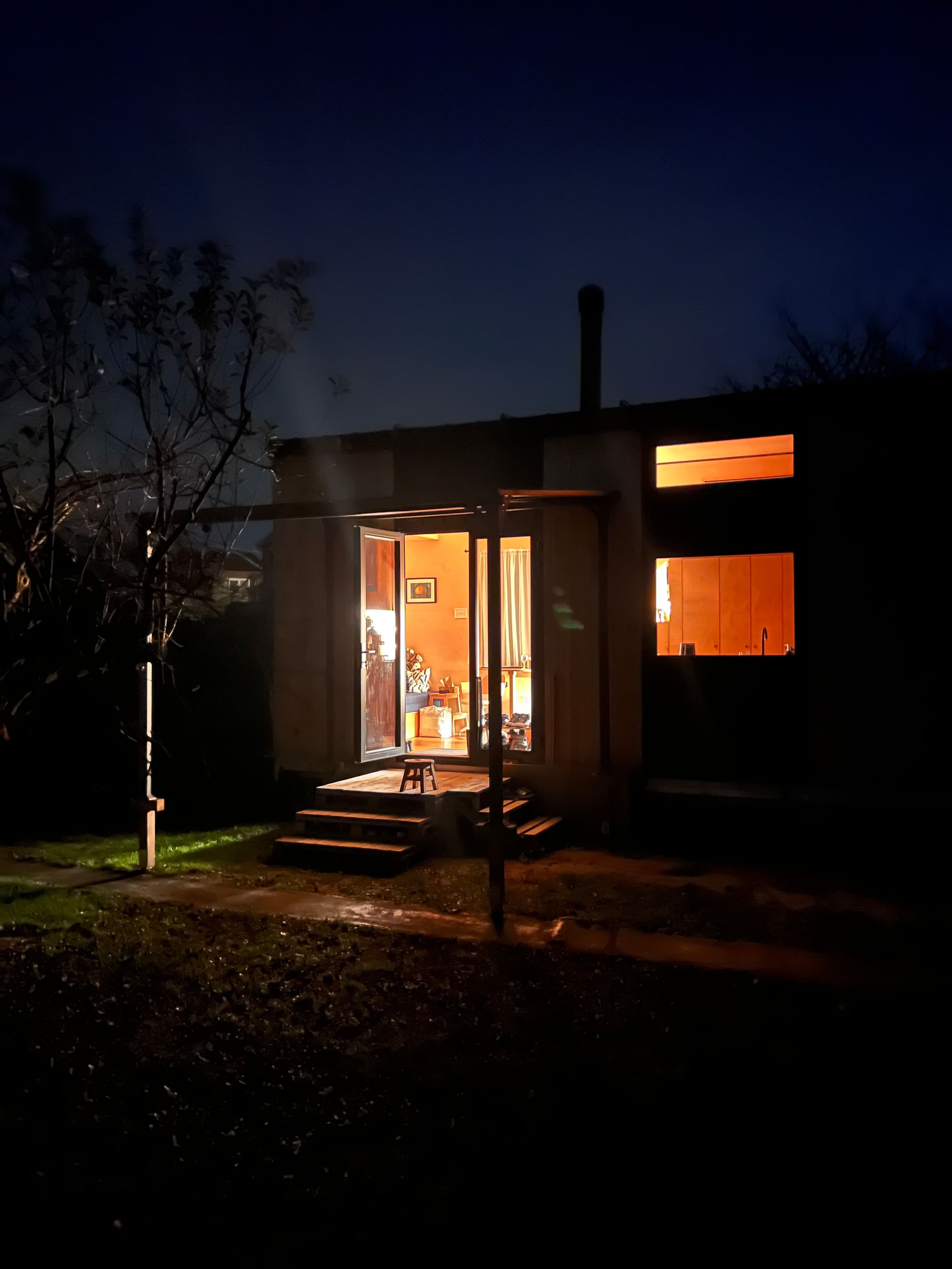 Plně vybavený mobilní dům s ostrovním systémem od Rolling Homes 2