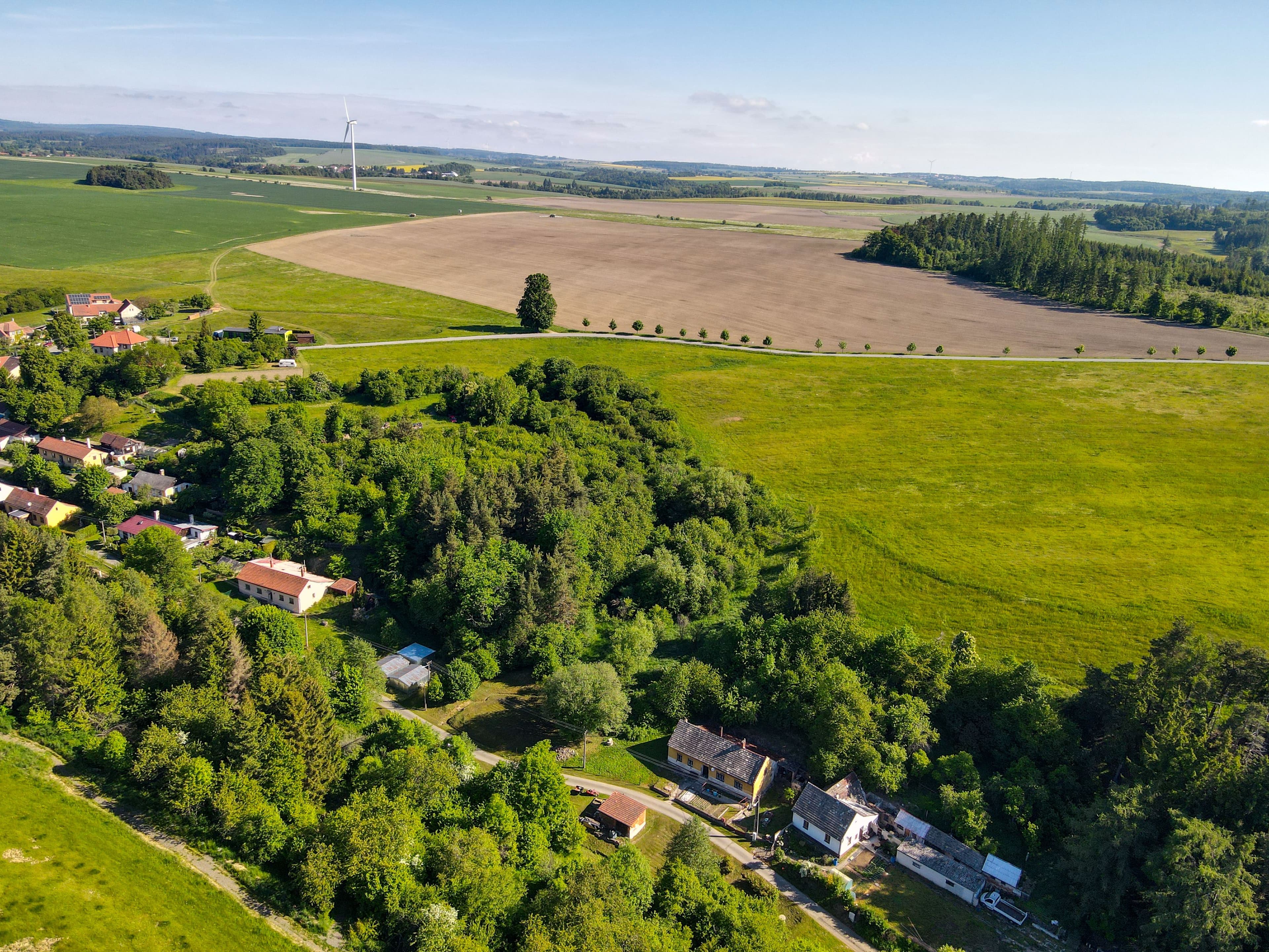 🏡 Prodej pozemku na okraji lesa v obci Kulířov – ideální pro milovníky přírody-10