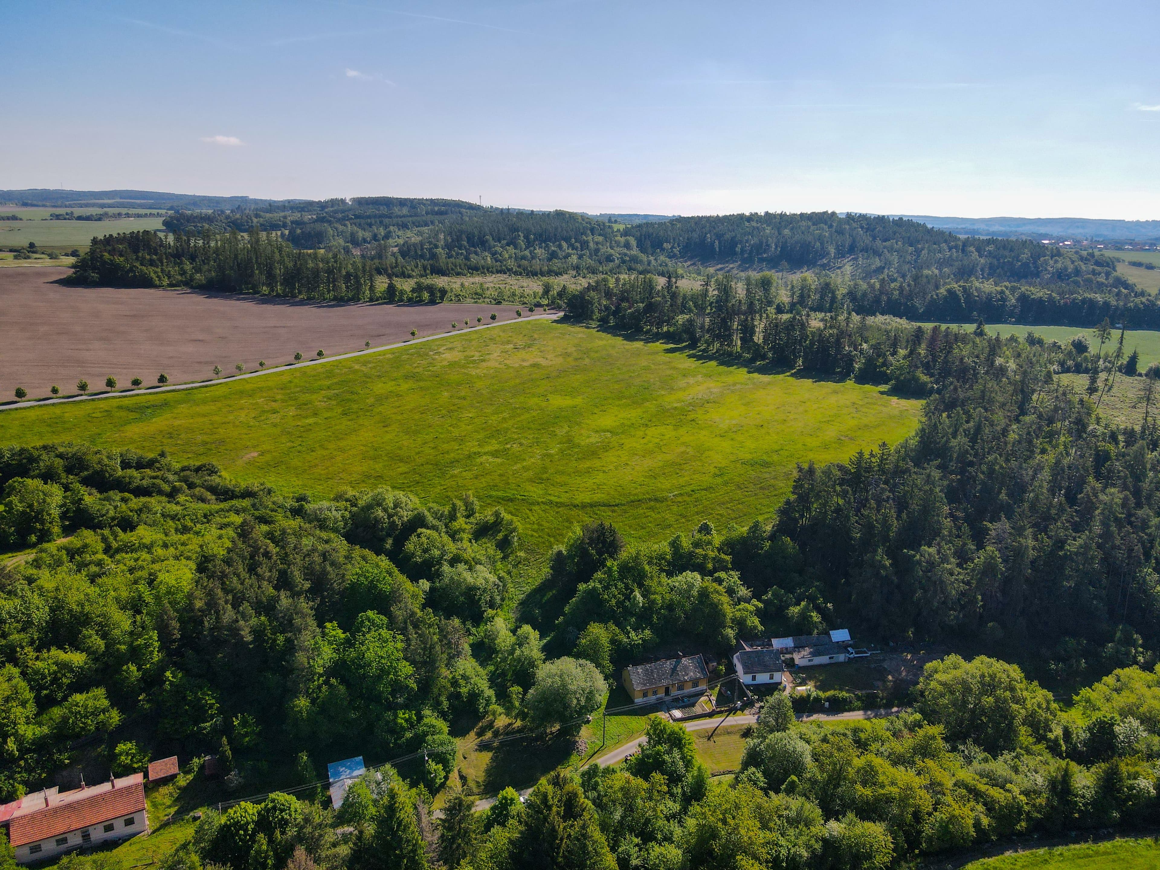 🏡 Prodej pozemku na okraji lesa v obci Kulířov – ideální pro milovníky přírody-9