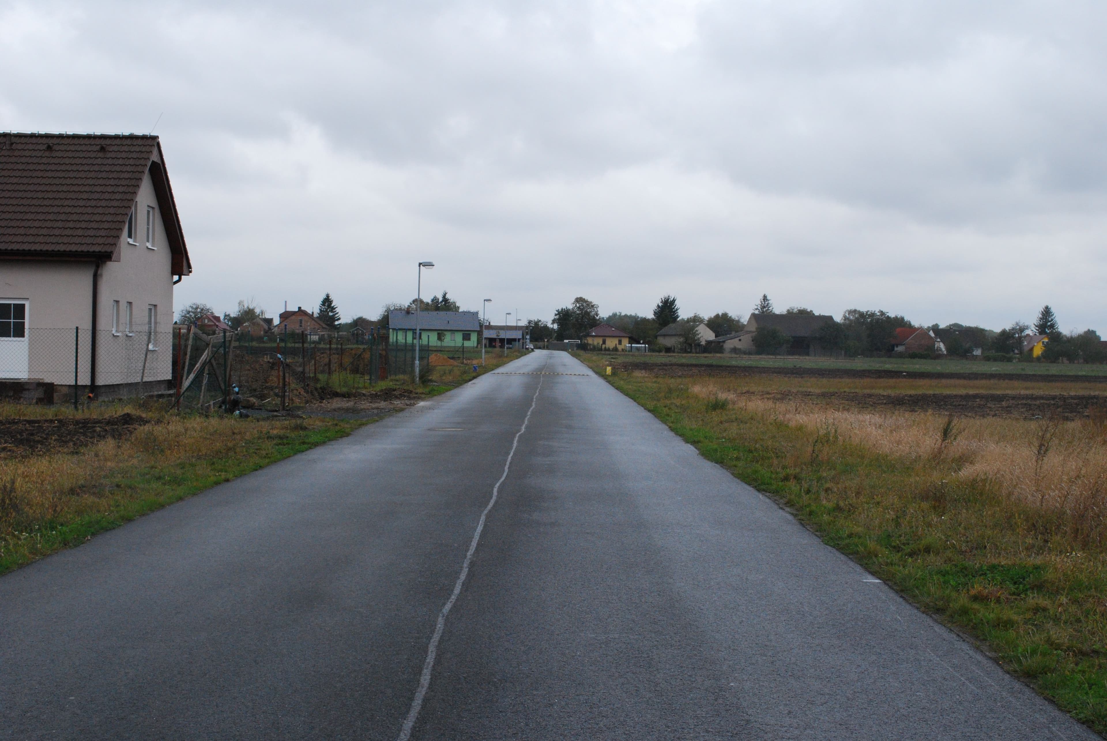 🏡 Pronájem zasíťovaných stavebních pozemků v obci Velim (50 km od Prahy)-3