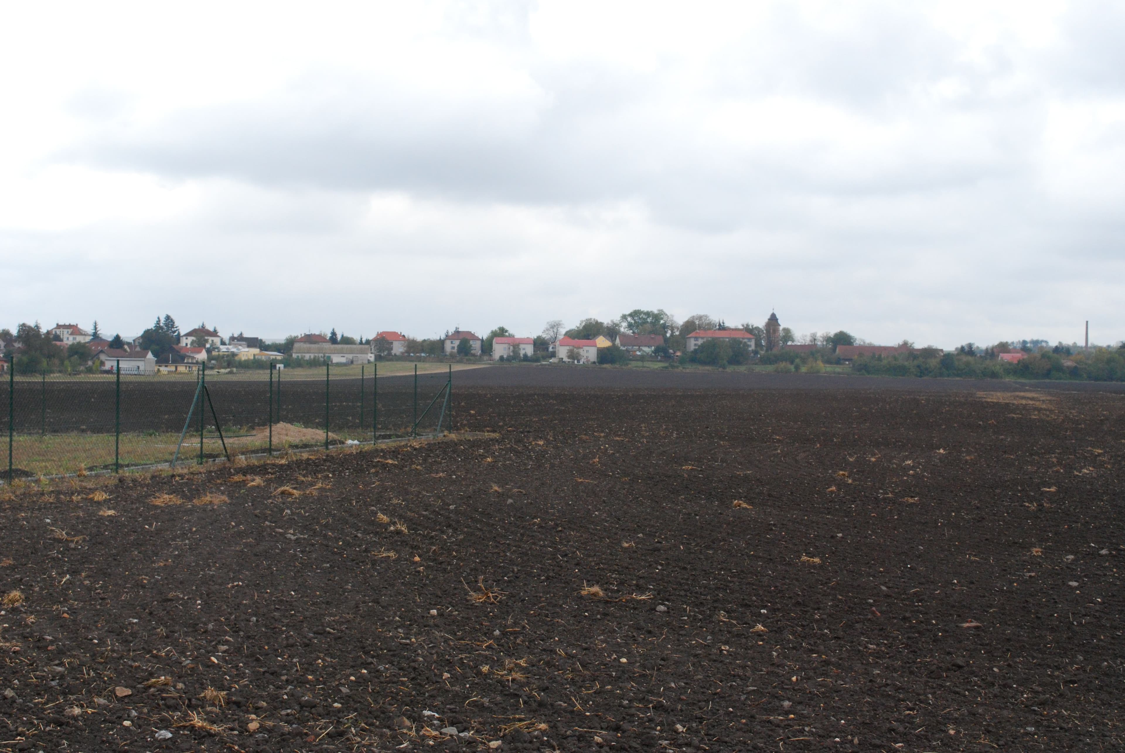 🏡 Pronájem zasíťovaných stavebních pozemků v obci Velim (50 km od Prahy)-2