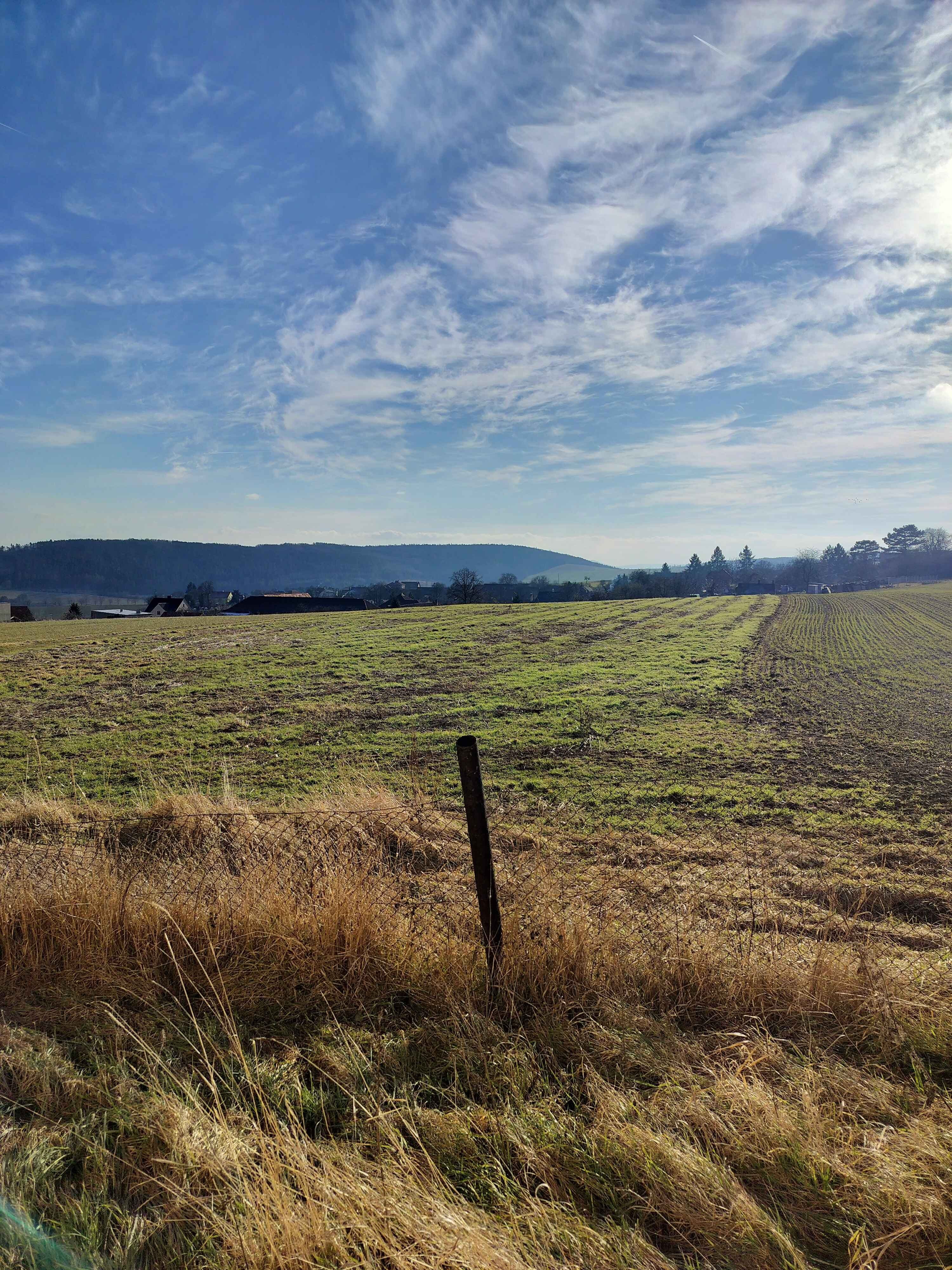 Pozemek 🏡 Pronájem prostorného pozemku ve venkovské krajině – Hudlice u Berouna