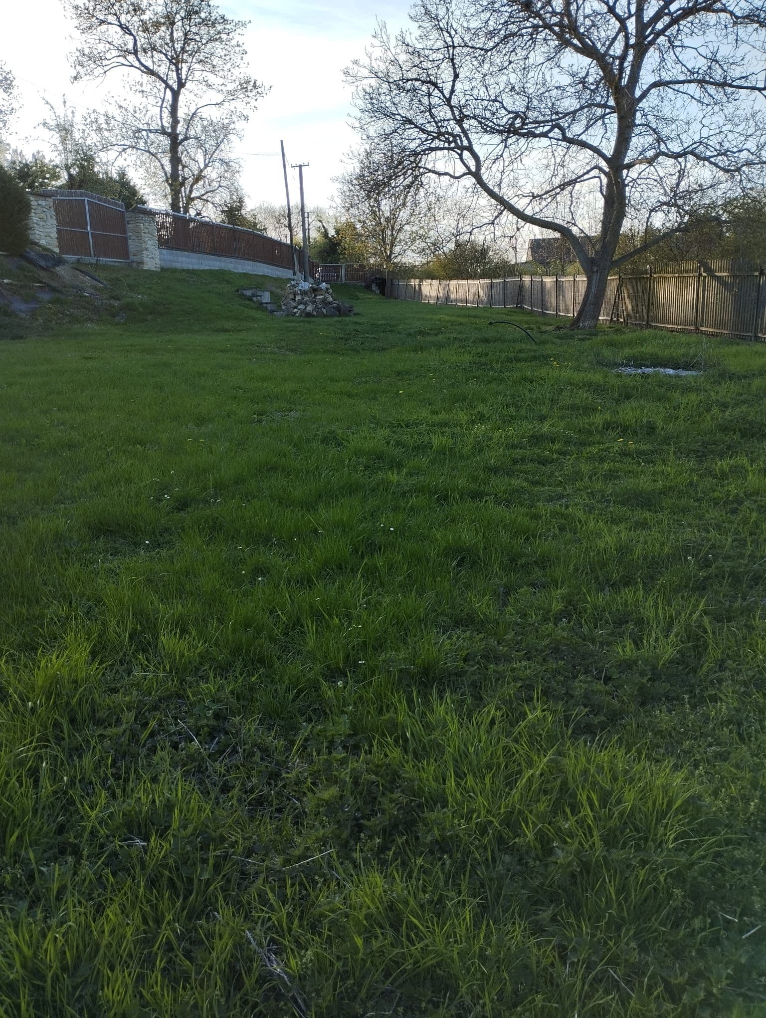 Pozemek 🏡 Pronájem malebného venkovského pozemku v Jištěrpech – pro klidné bydlení i ubytování pod kopcem Sedlo