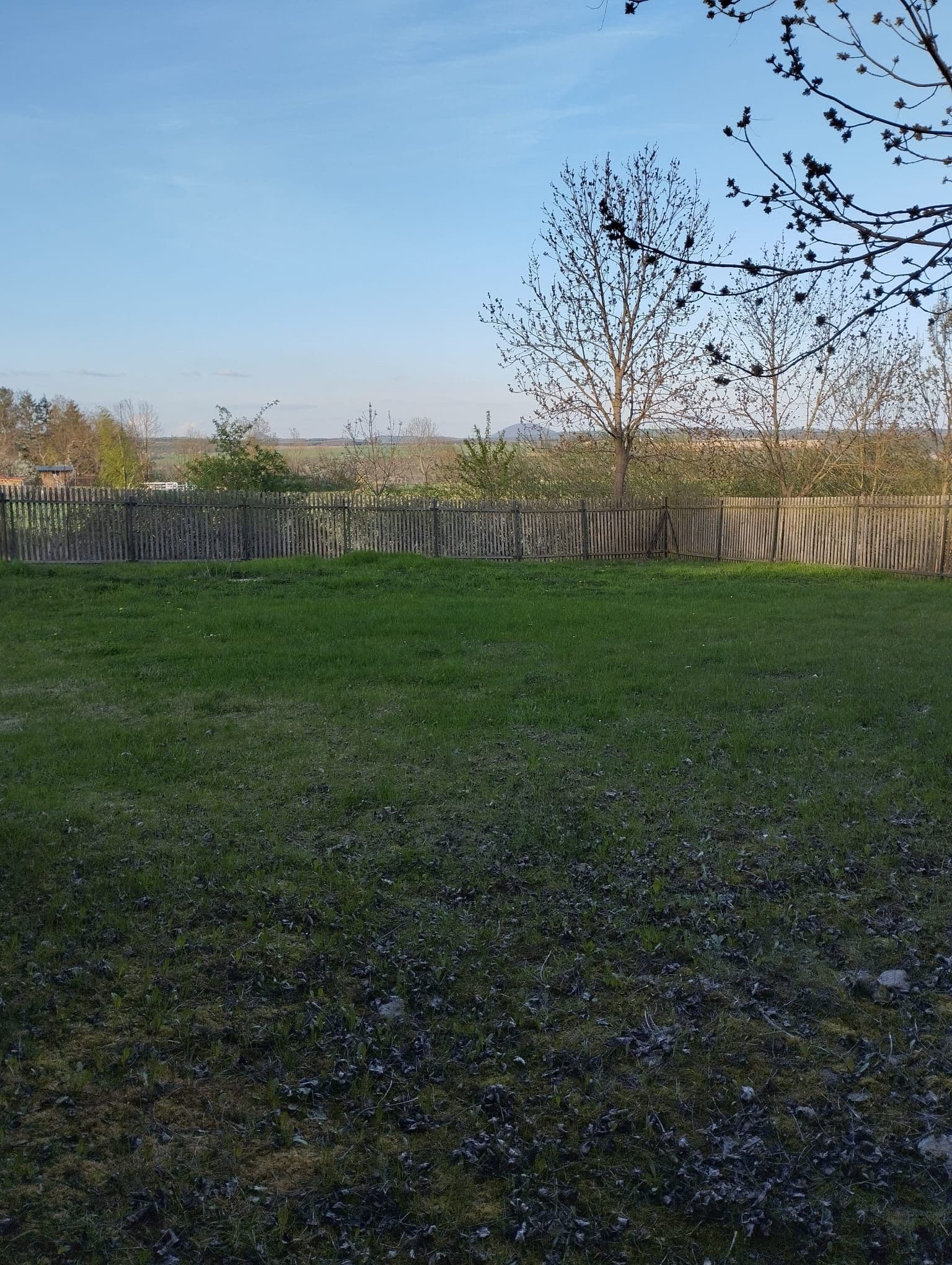 Pozemek 🏡 Pronájem malebného venkovského pozemku v Jištěrpech – pro klidné bydlení i ubytování pod kopcem Sedlo