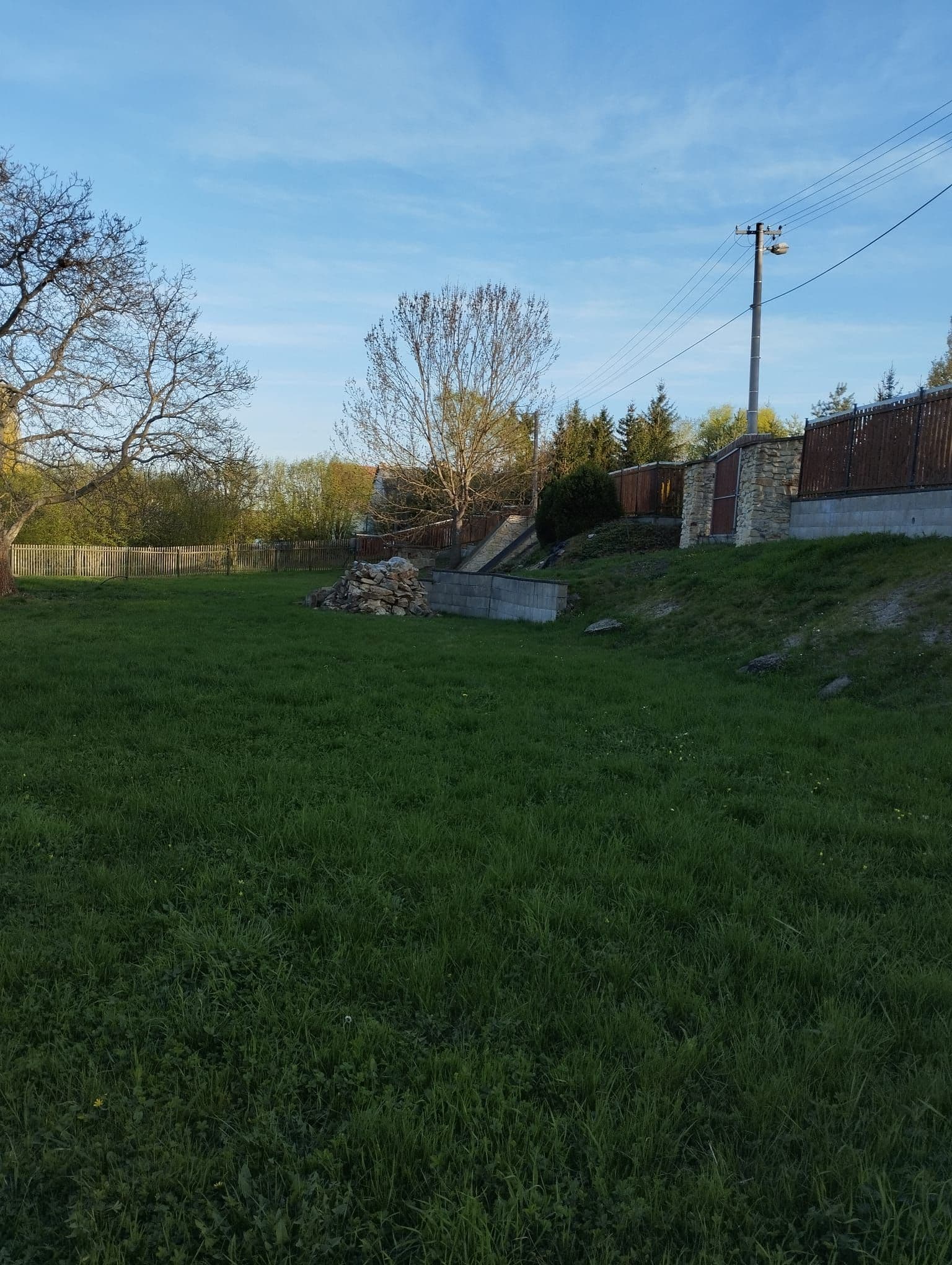 Pozemek 🏡 Pronájem malebného venkovského pozemku v Jištěrpech – pro klidné bydlení i ubytování pod kopcem Sedlo