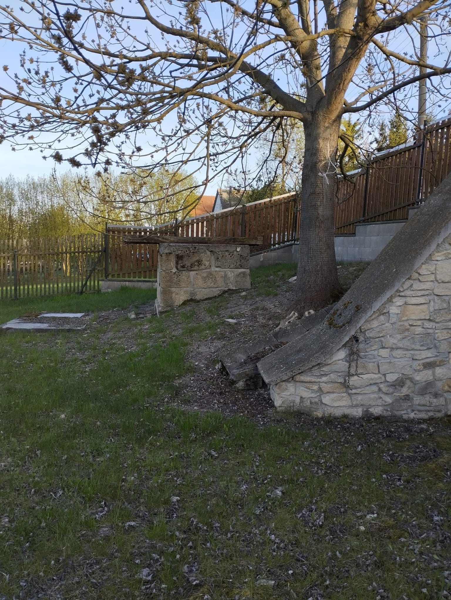 Pozemek 🏡 Pronájem malebného venkovského pozemku v Jištěrpech – pro klidné bydlení i ubytování pod kopcem Sedlo