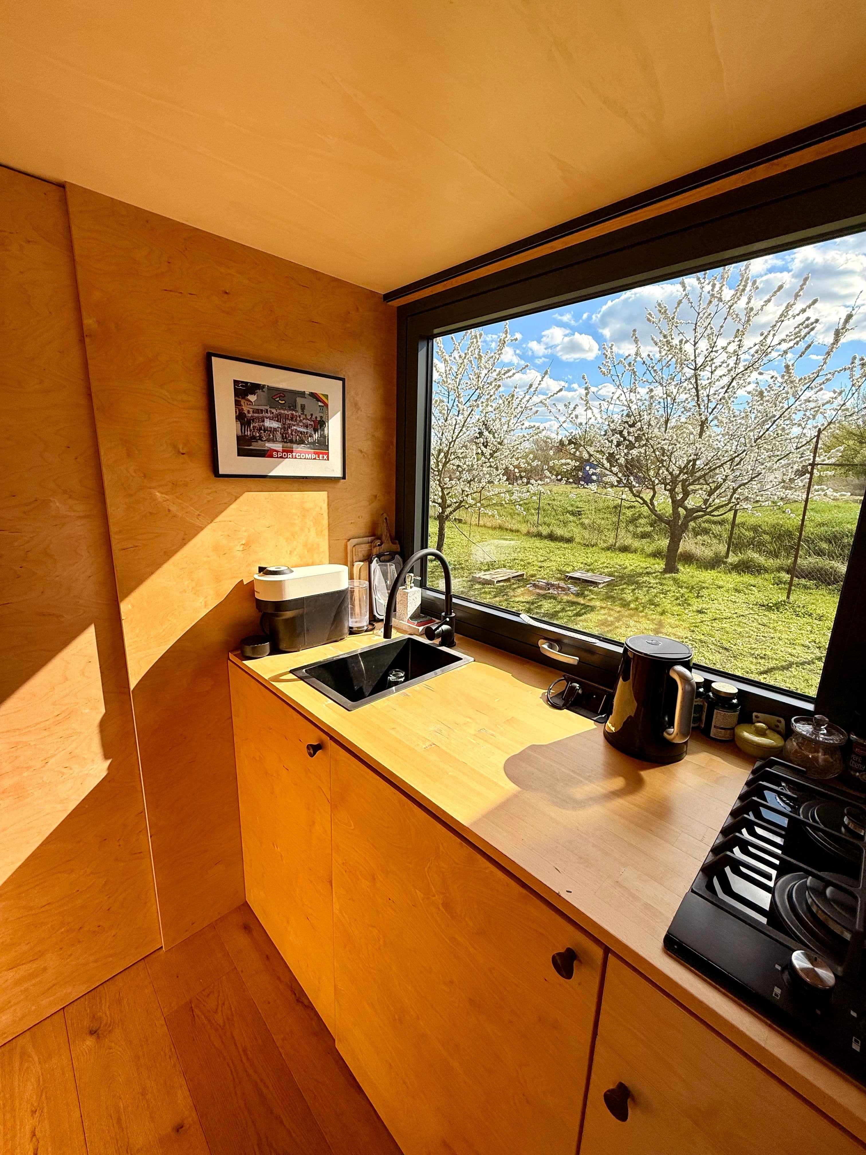 Plně vybavený mobilní dům s ostrovním systémem od Rolling Homes 15