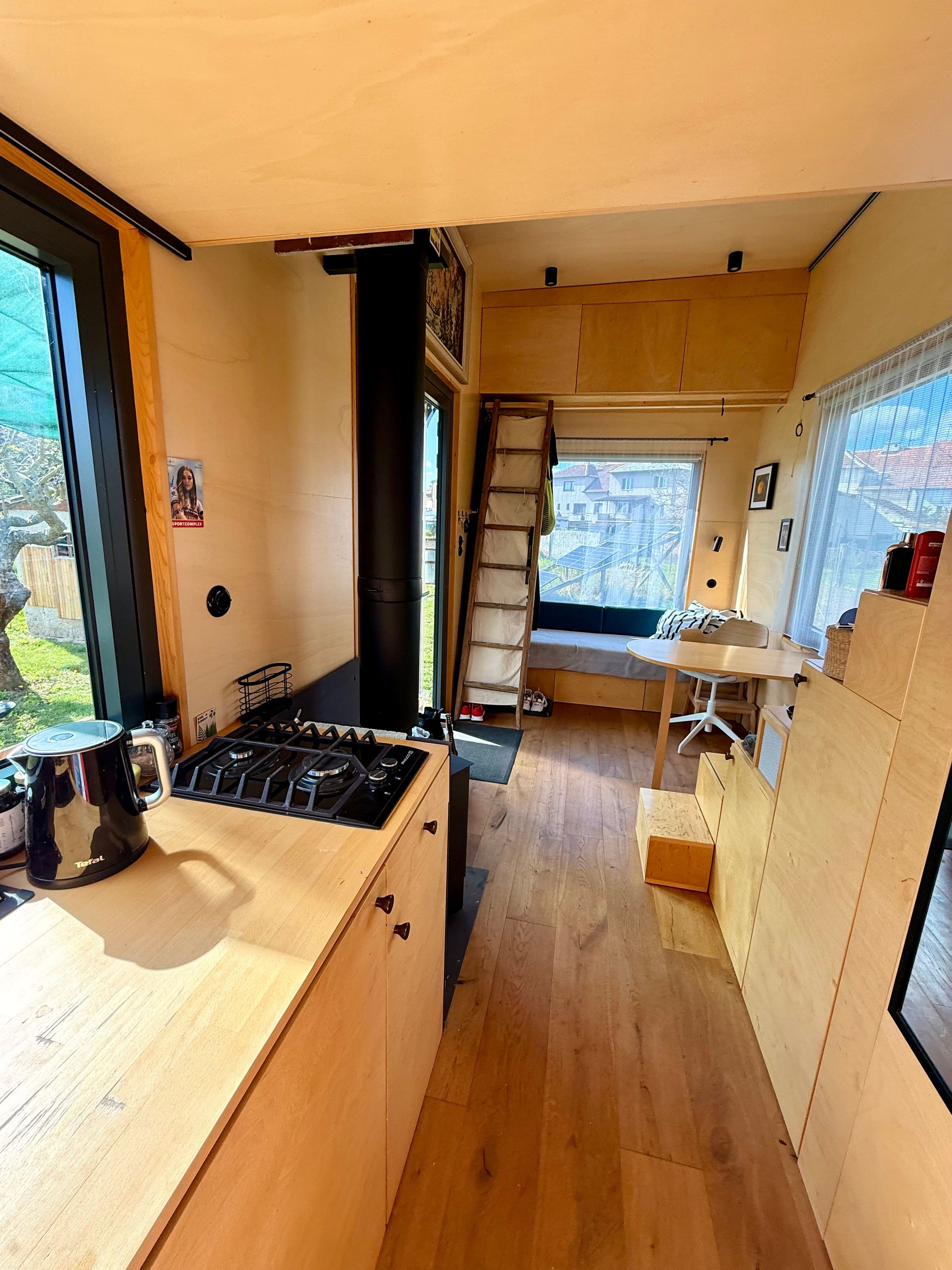 Plně vybavený mobilní dům s ostrovním systémem od Rolling Homes 14