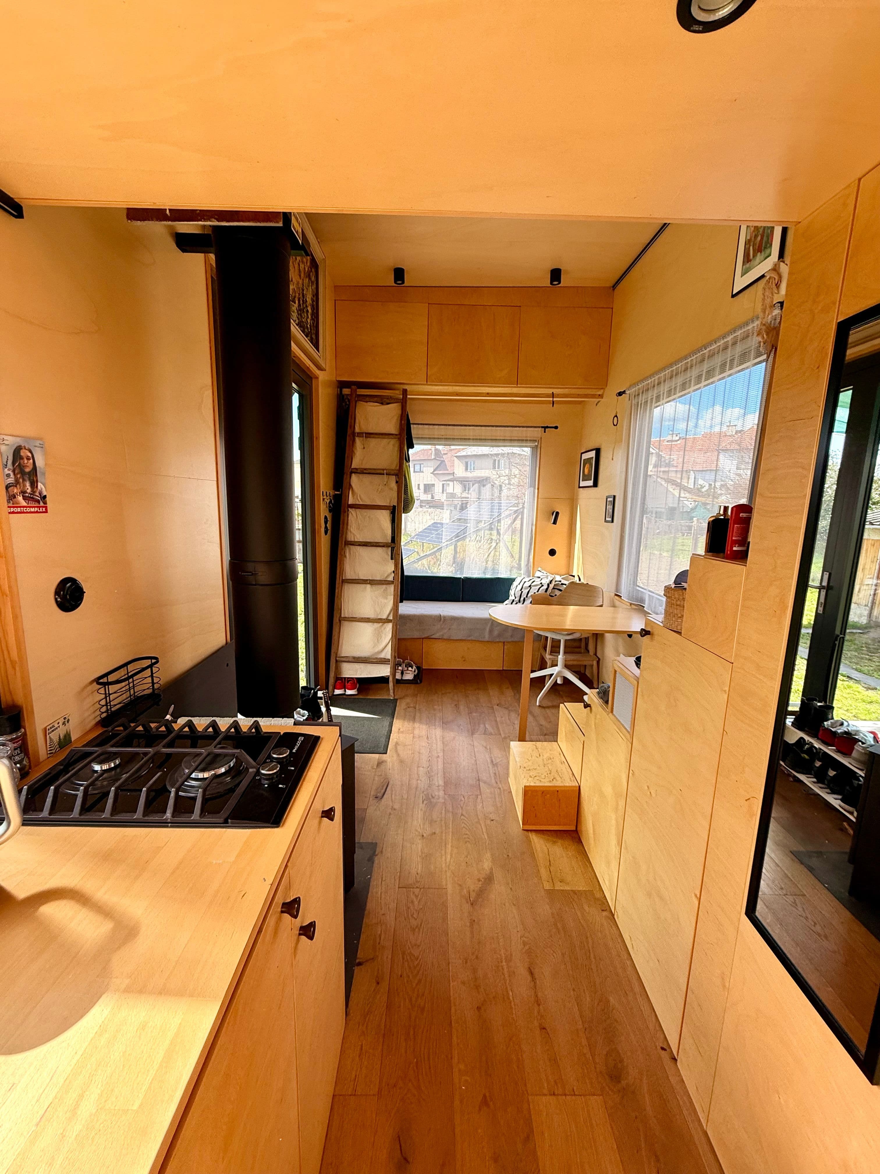 Plně vybavený mobilní dům s ostrovním systémem od Rolling Homes 13