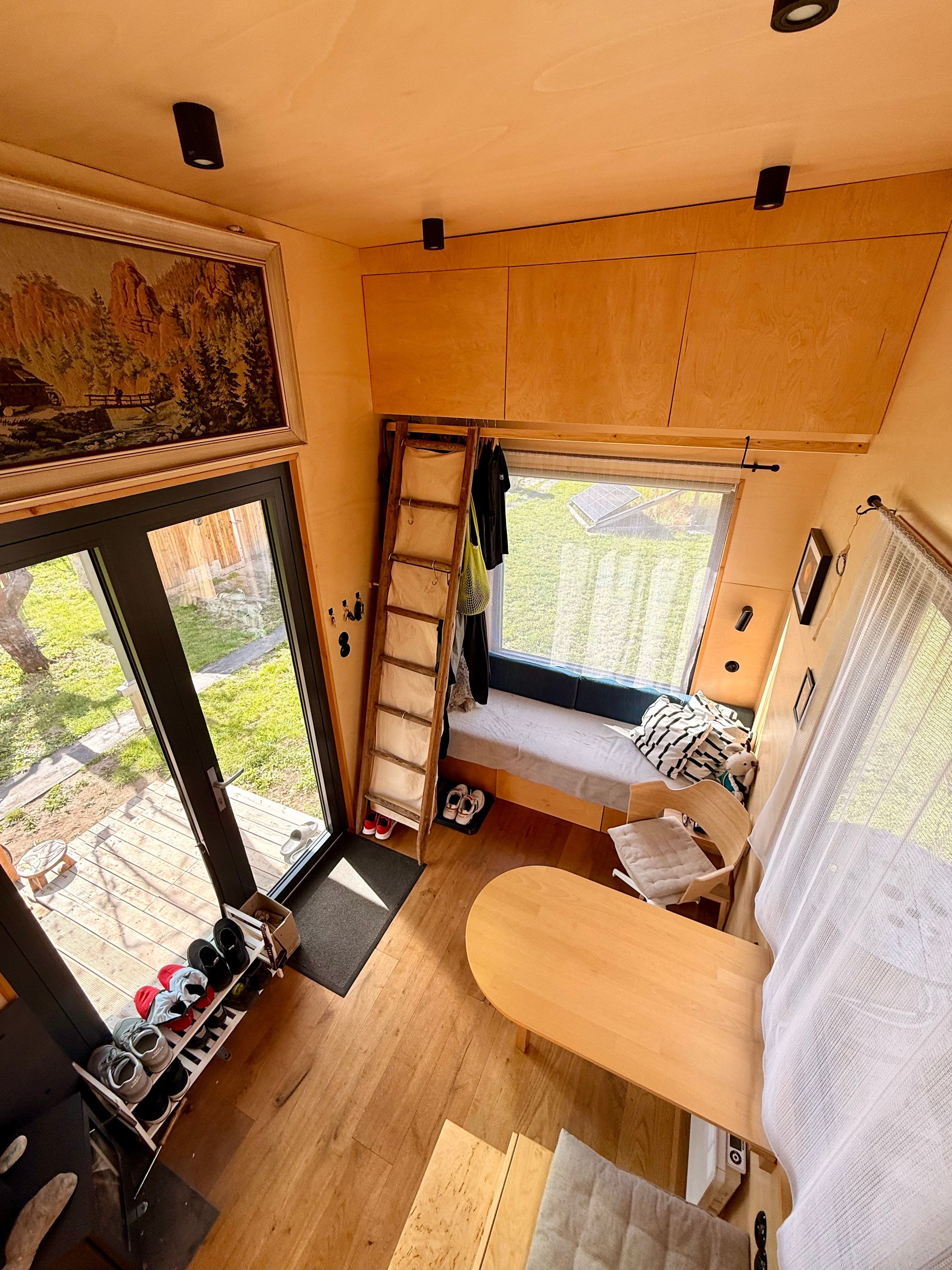 Plně vybavený mobilní dům s ostrovním systémem od Rolling Homes 22