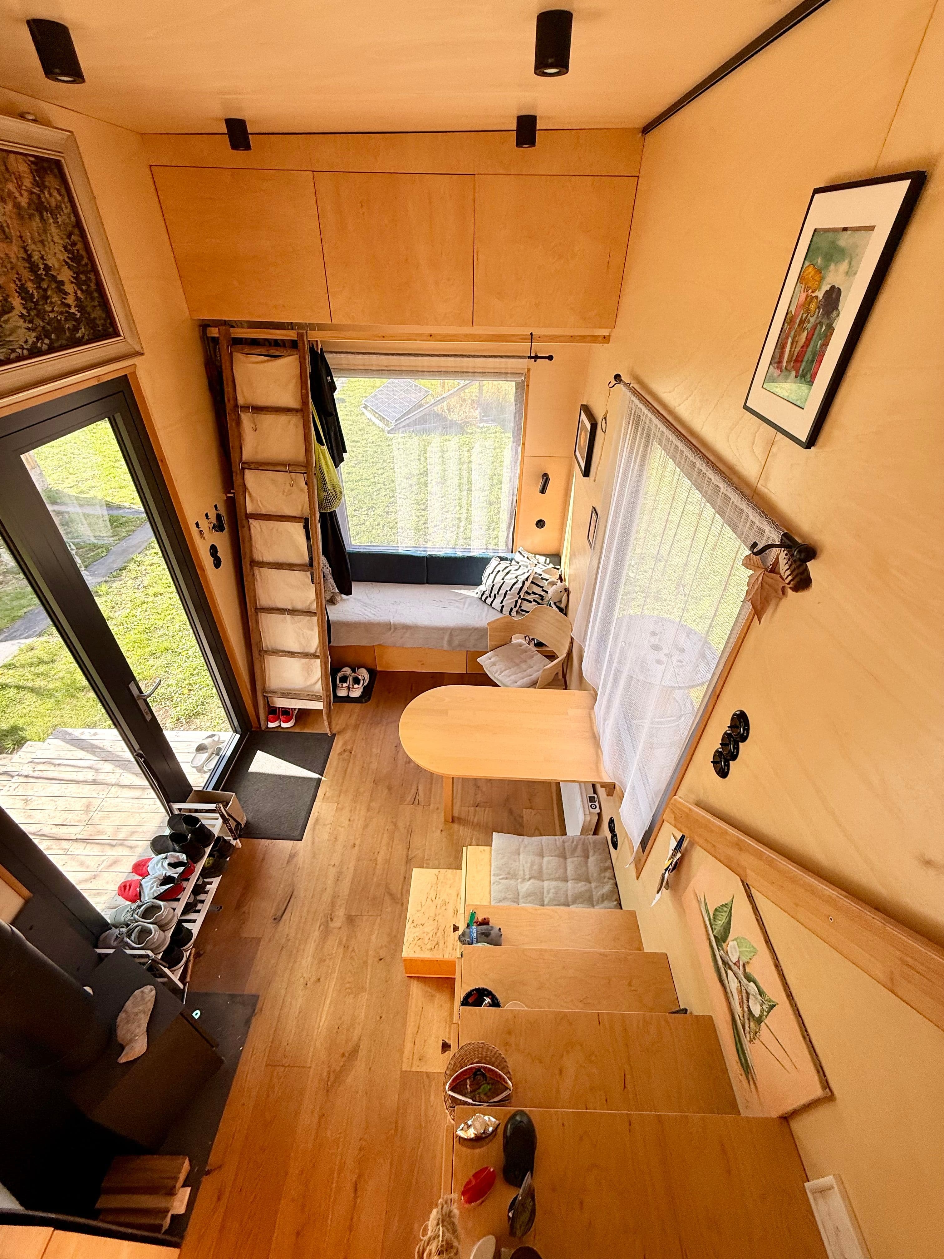 Plně vybavený mobilní dům s ostrovním systémem od Rolling Homes 21