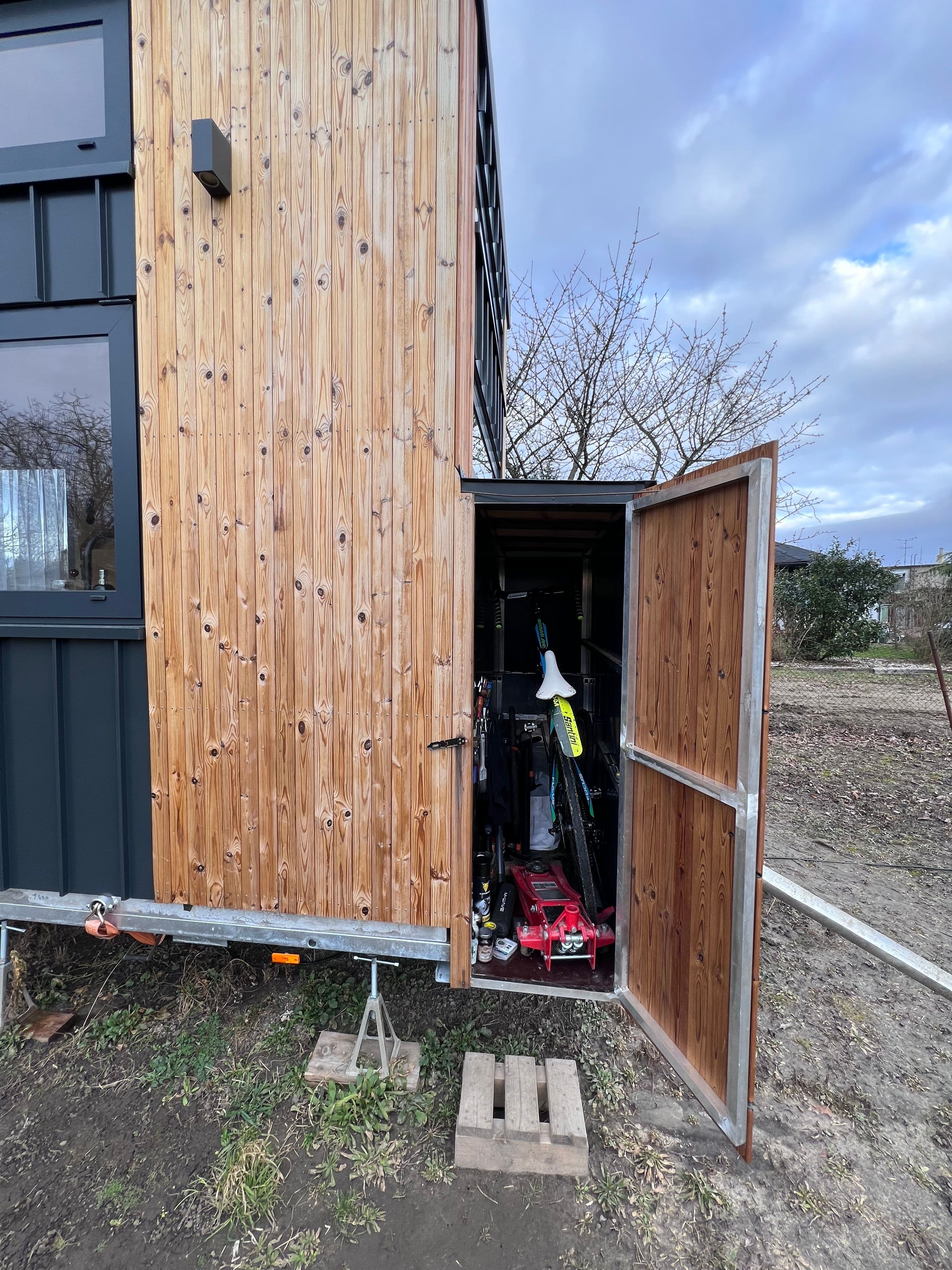 Plně vybavený mobilní dům s ostrovním systémem od Rolling Homes 25