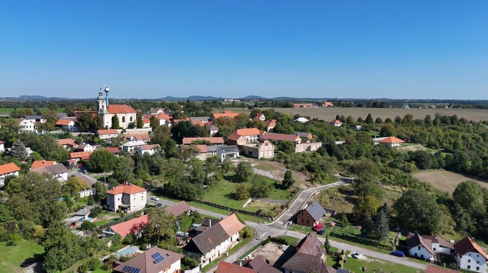 Pozemek 🏡 Pronájem dvou stavebních pozemků s výhledem – Vysoká u Mělníka