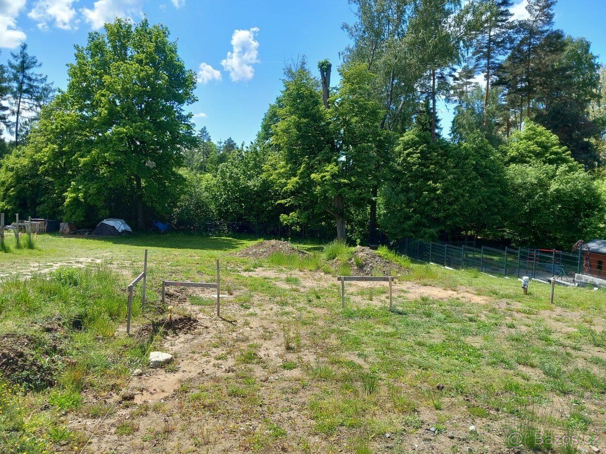 Pozemek 2x stavebni pozemek 800m a 588m vč projektu a st.povolení. - Karviná | Bazoš.cz