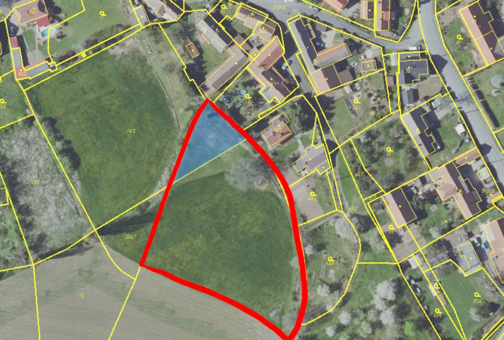 Pozemek Pozemek s loukou a statným ořešákem v Mančicích vhodný pro tiny house