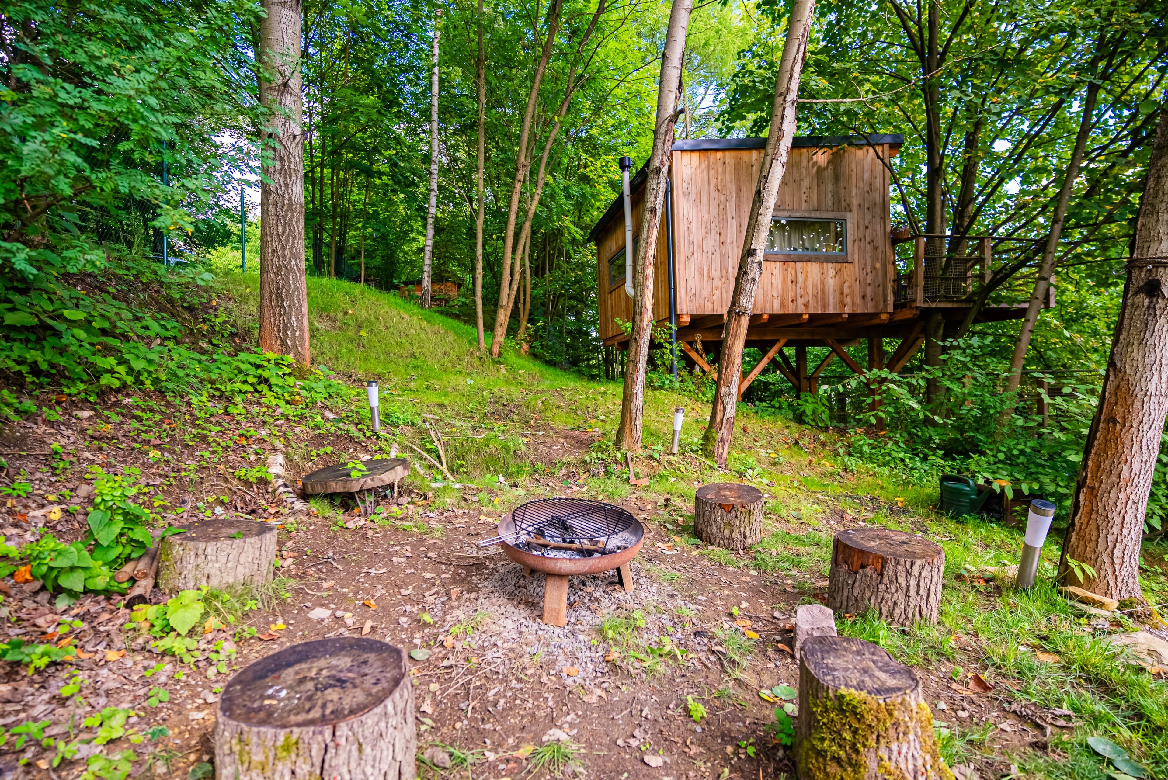 Pozemek 🏡 Na prodej: úspěšný zavedený glamping Treehouse Na Stráni – pozemek se stavbami, know-how Pozemek 🏡 Na prodej: úspěšný zavedený glamping Treehouse Na Stráni – pozemek se stavbami, know-how