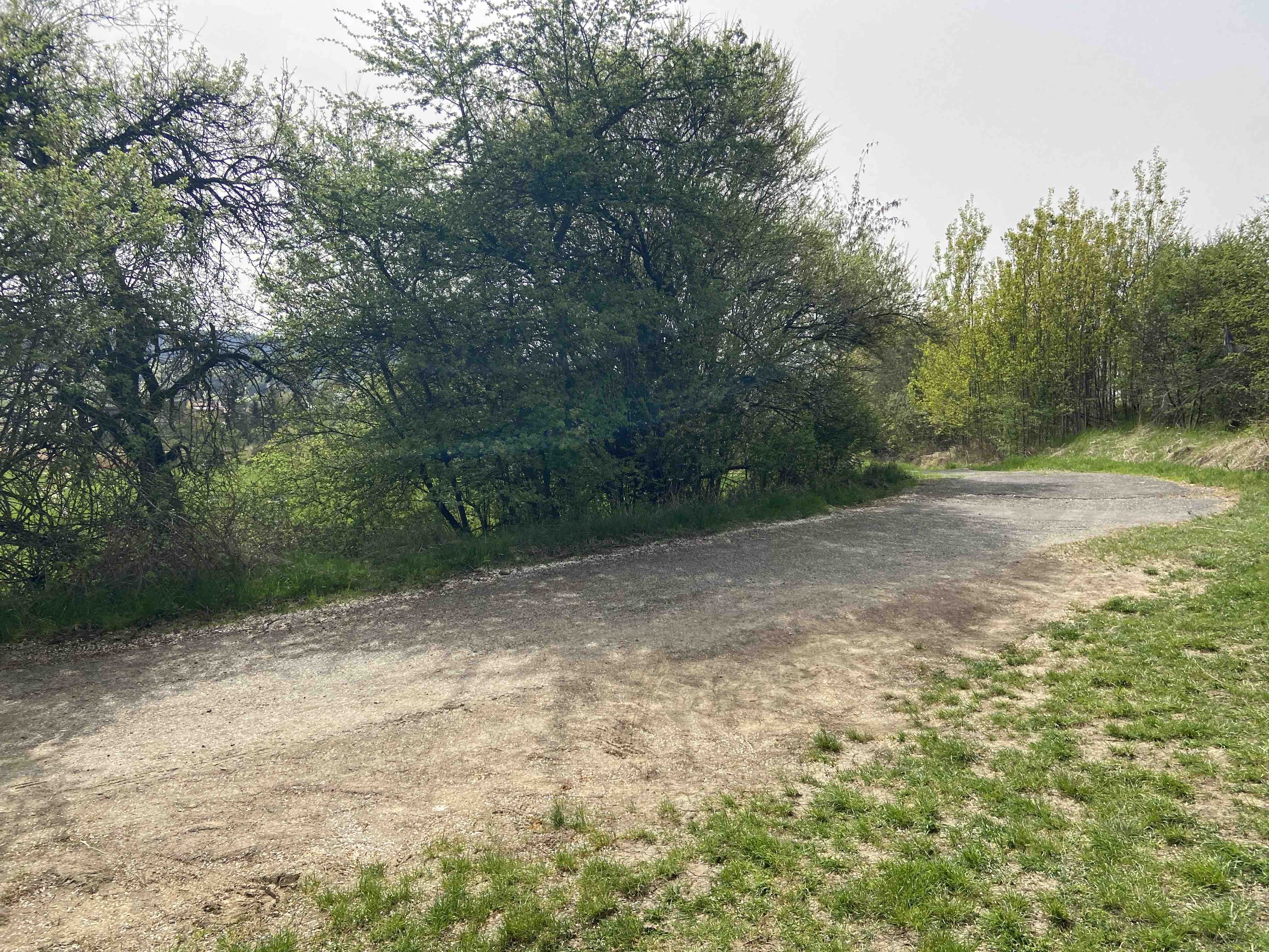 Pozemek Možnost až tří pozemků pro malou komunitu lidí v Mýtě nedaleko Rokycan.