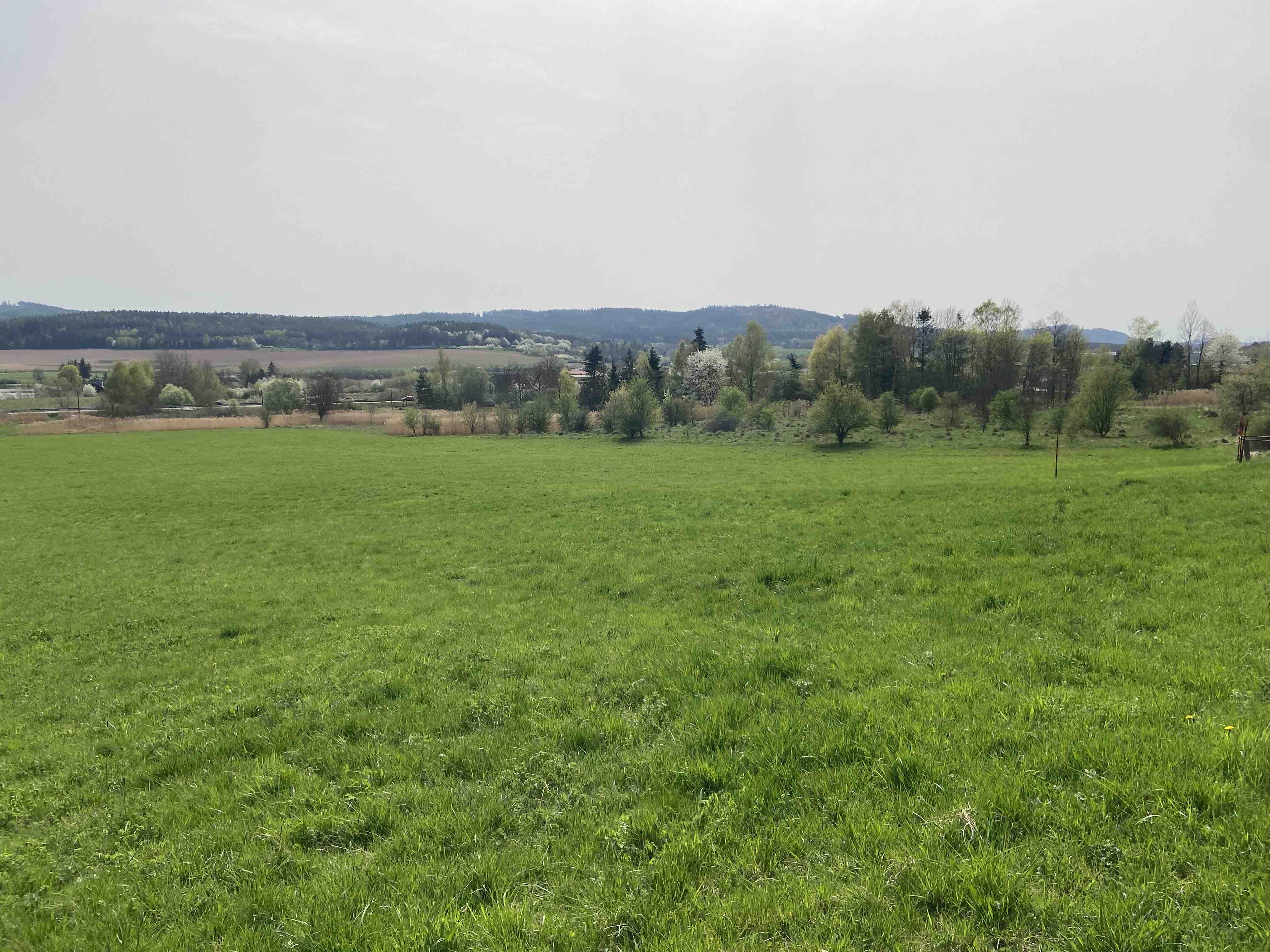 Pozemek Možnost až tří pozemků pro malou komunitu lidí v Mýtě nedaleko Rokycan.
