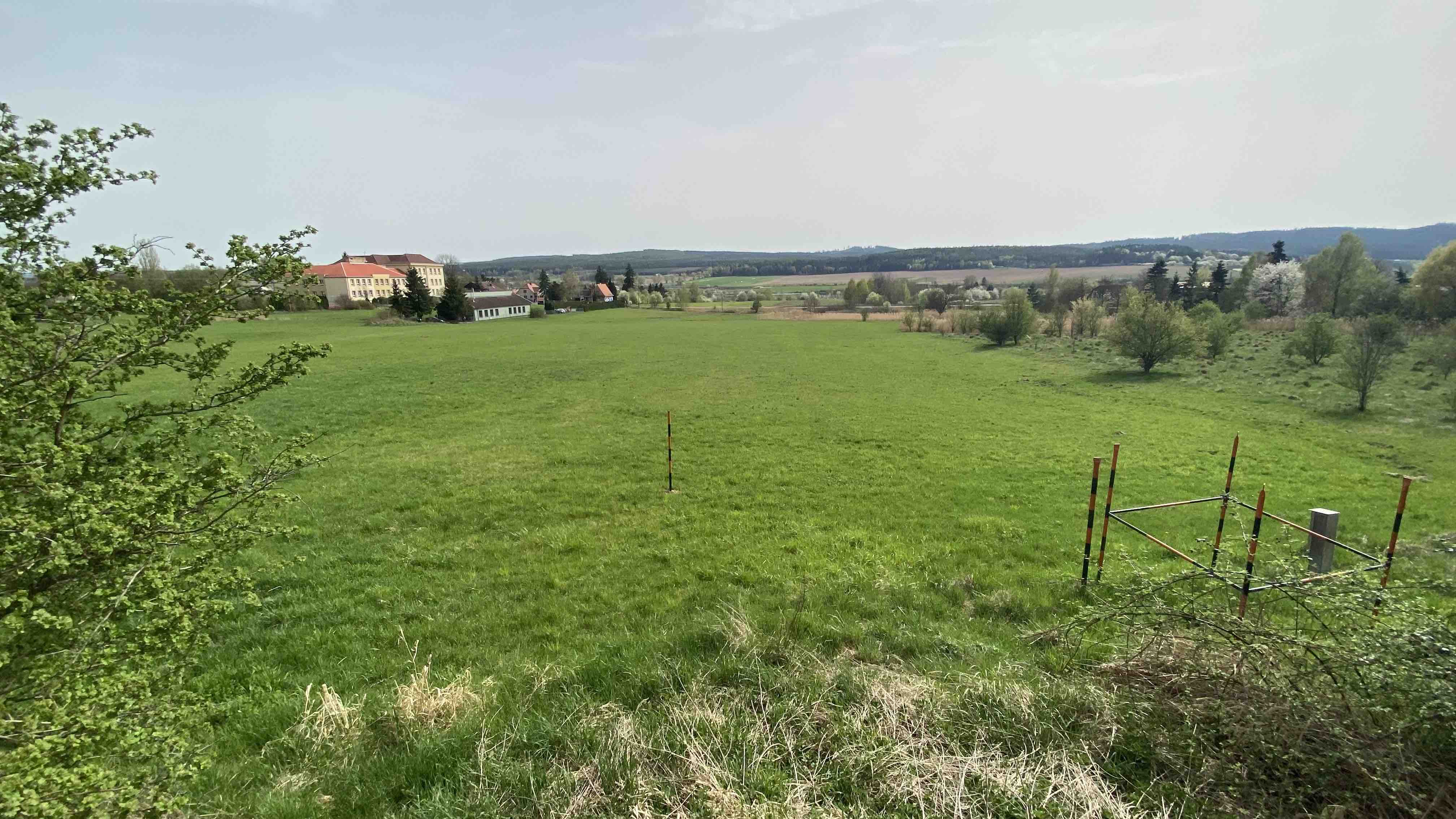 Pozemek Možnost až tří pozemků pro malou komunitu lidí v Mýtě nedaleko Rokycan.