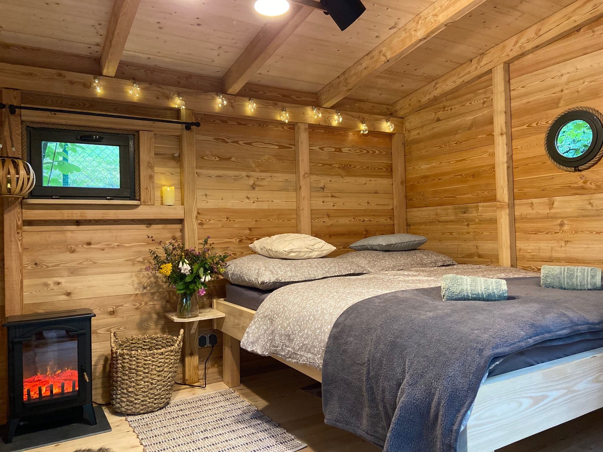 Pozemek 🏡 Na prodej: úspěšný zavedený glamping Treehouse Na Stráni – pozemek se stavbami, know-how Pozemek 🏡 Na prodej: úspěšný zavedený glamping Treehouse Na Stráni – pozemek se stavbami, know-how